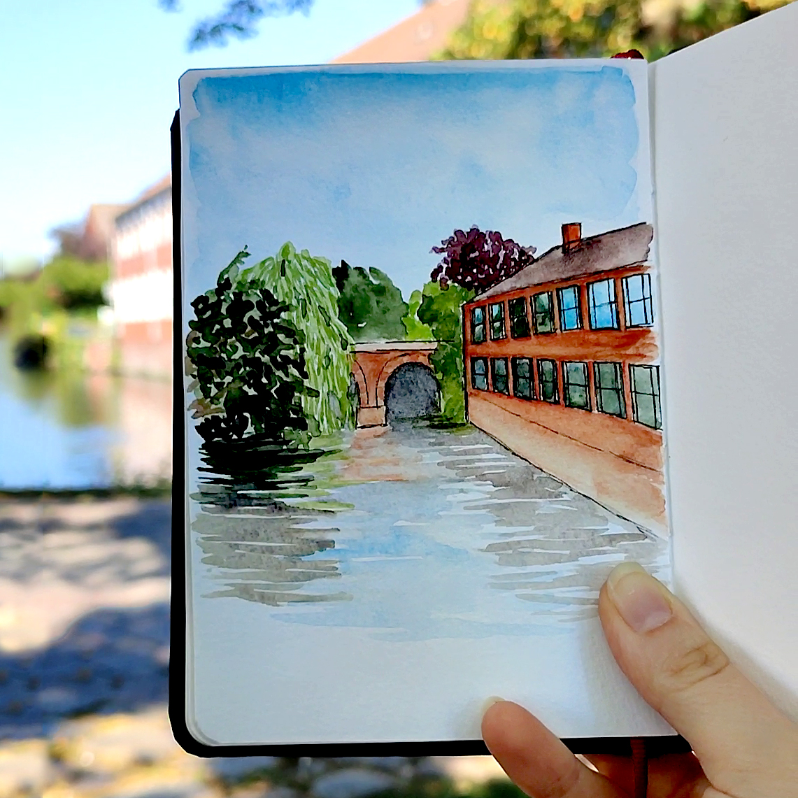 Urban sketching a channel scene